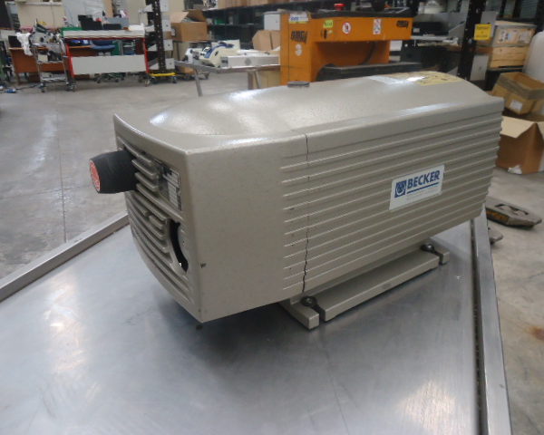 Vacuum pump  BEKER        ( Used )